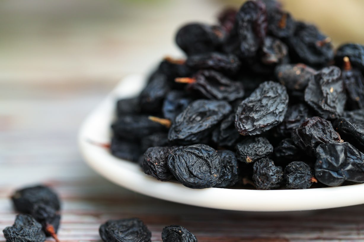 Can Toddlers Eat Raisins? Experts Explain When To Safely Begin Feeding ...