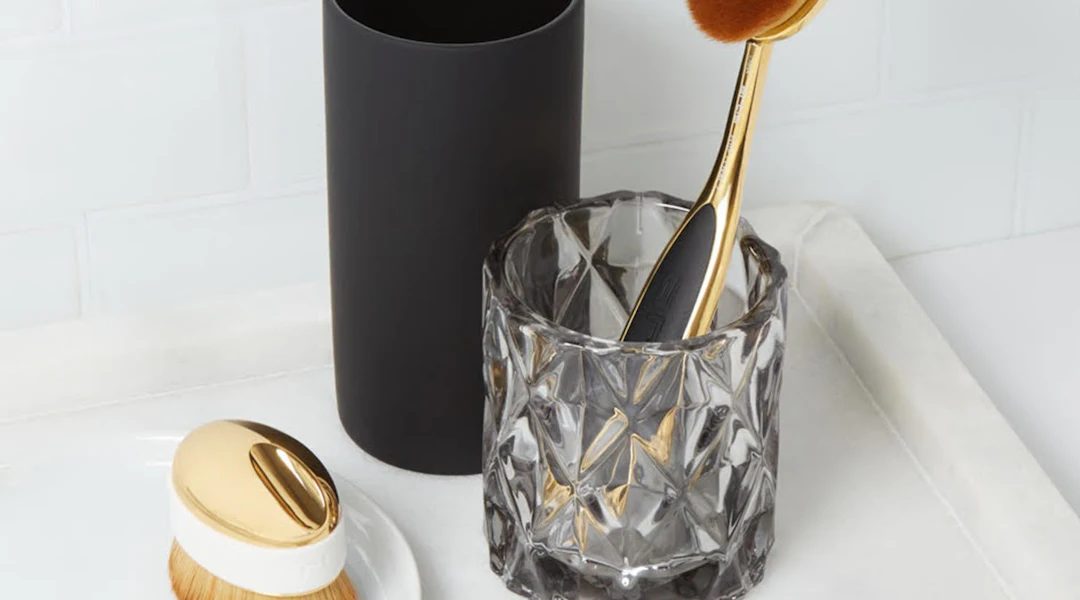 Artis Palm Brush Mini Is Getting A Very Luxe Update Fans Are Going To Be So Happy