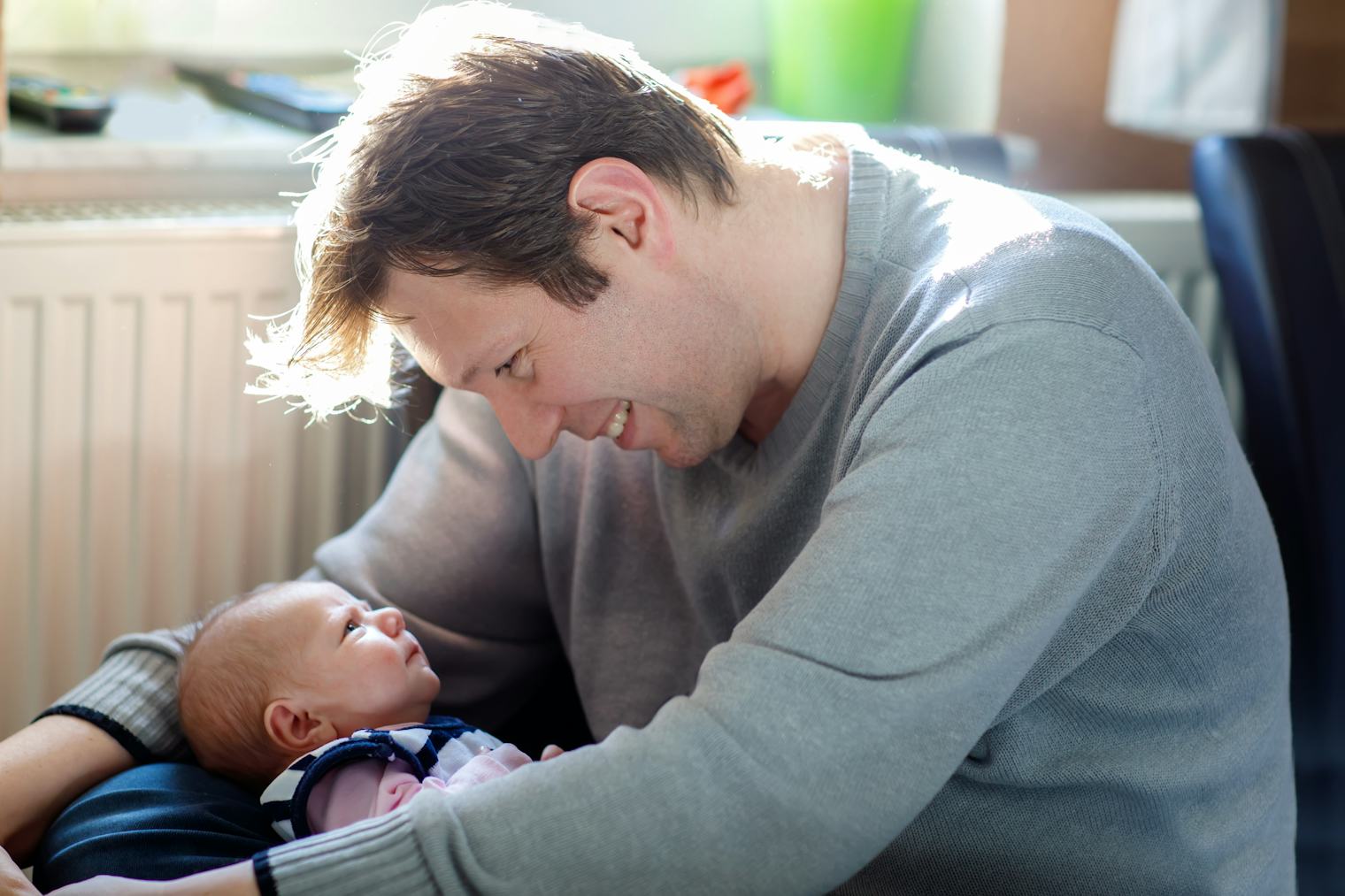 What Can Dads Do To Help With Breastfeeding Lactation Pros Weigh In To Help Dads Help Moms