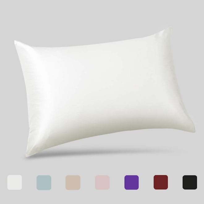ALASKA BEAR - Natural Silk Pillowcase