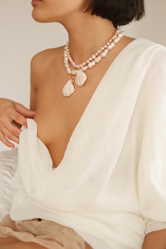 White Pearl Necklace With Shell Pendant