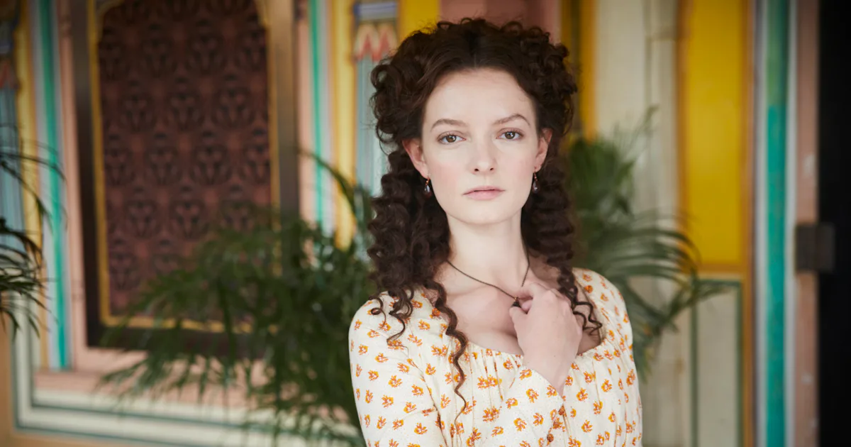 Who Is Dakota Blue Richards The Beecham House Actor Has Been In Lots Of Your Fave Shows