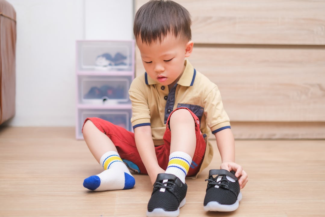 What Kind Of Shoes Should Toddlers Wear? A Podiatrist Explains The