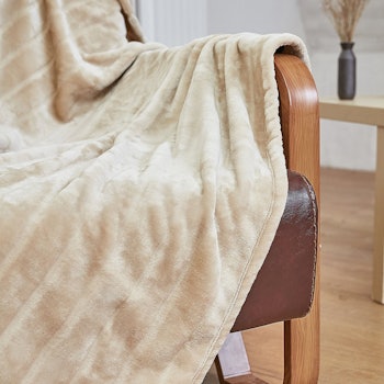 Bertte Plush Velvet Throw Blanket