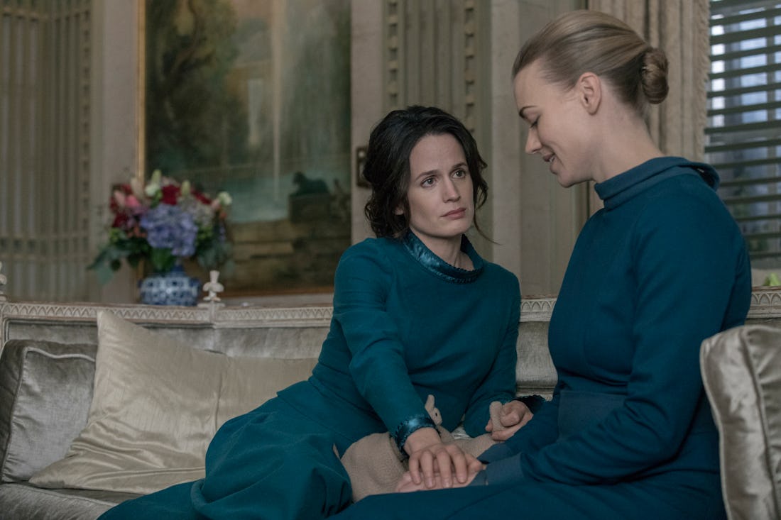 Elizabeth Reaser's 'Handmaid's Tale' Character Could Turn Serena To The ...