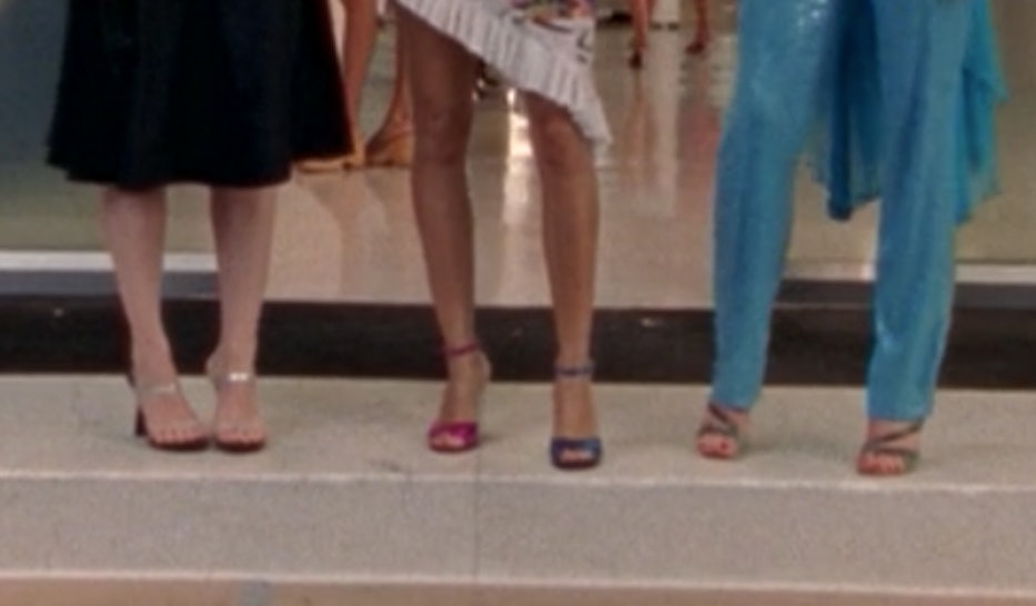 Carrie Bradshaw S Iconic Mismatched Heels On Sex And The City Were Totally Intentional