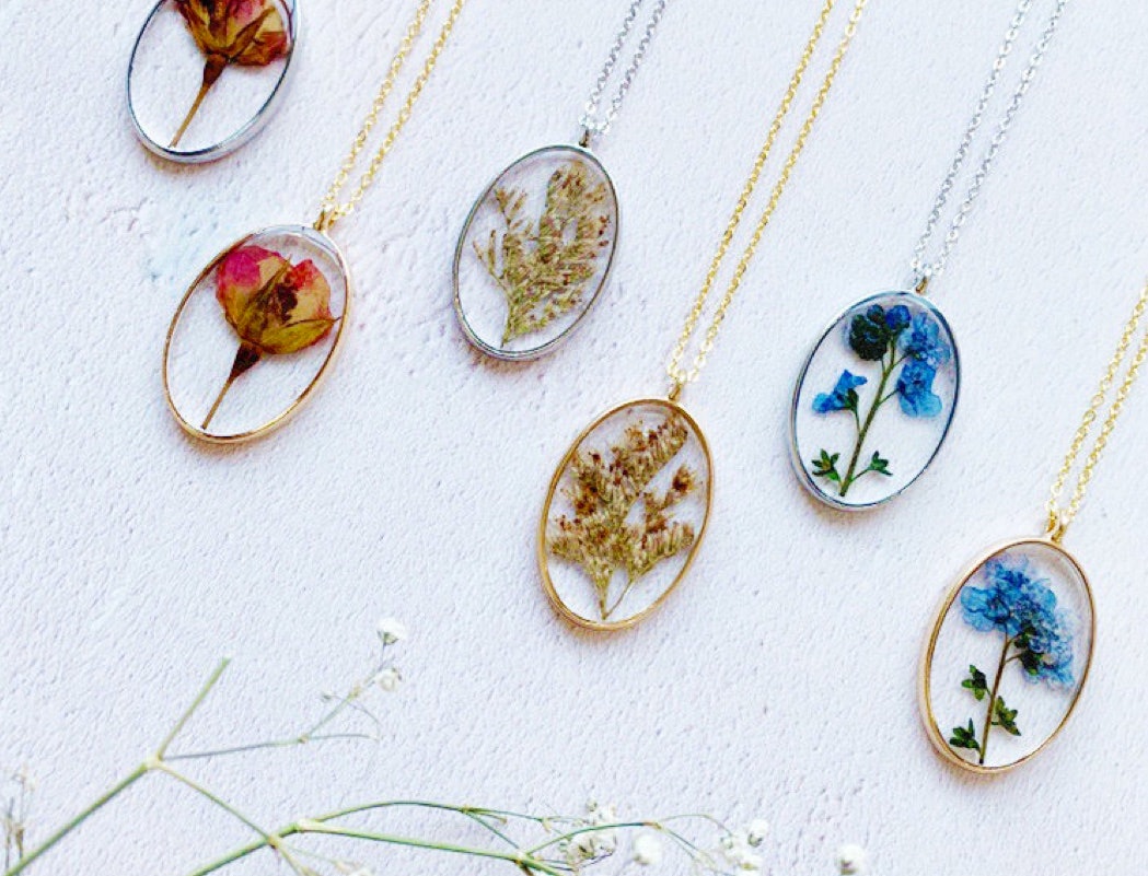 anthropologie pressed flower necklace