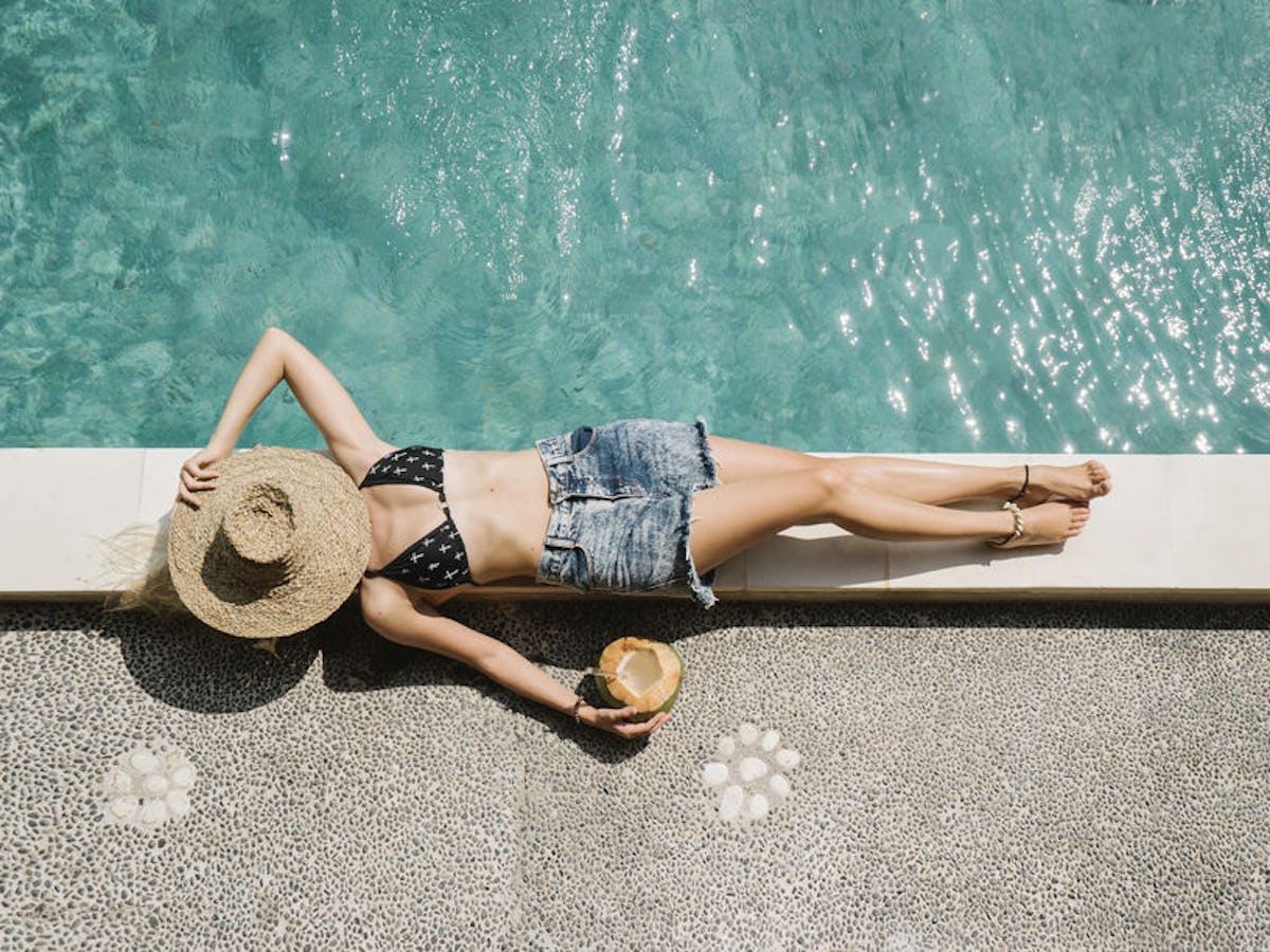7 Clever Pool Pics To Take For Instagram That Ll Glow On Your Gorgeous Feed