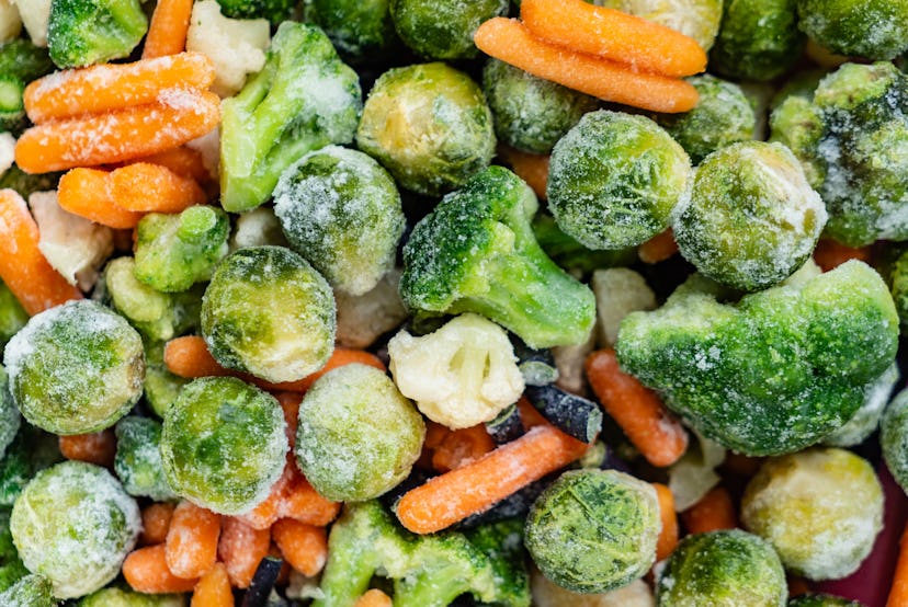 You can add your own frozen vegetables to your ramen. 