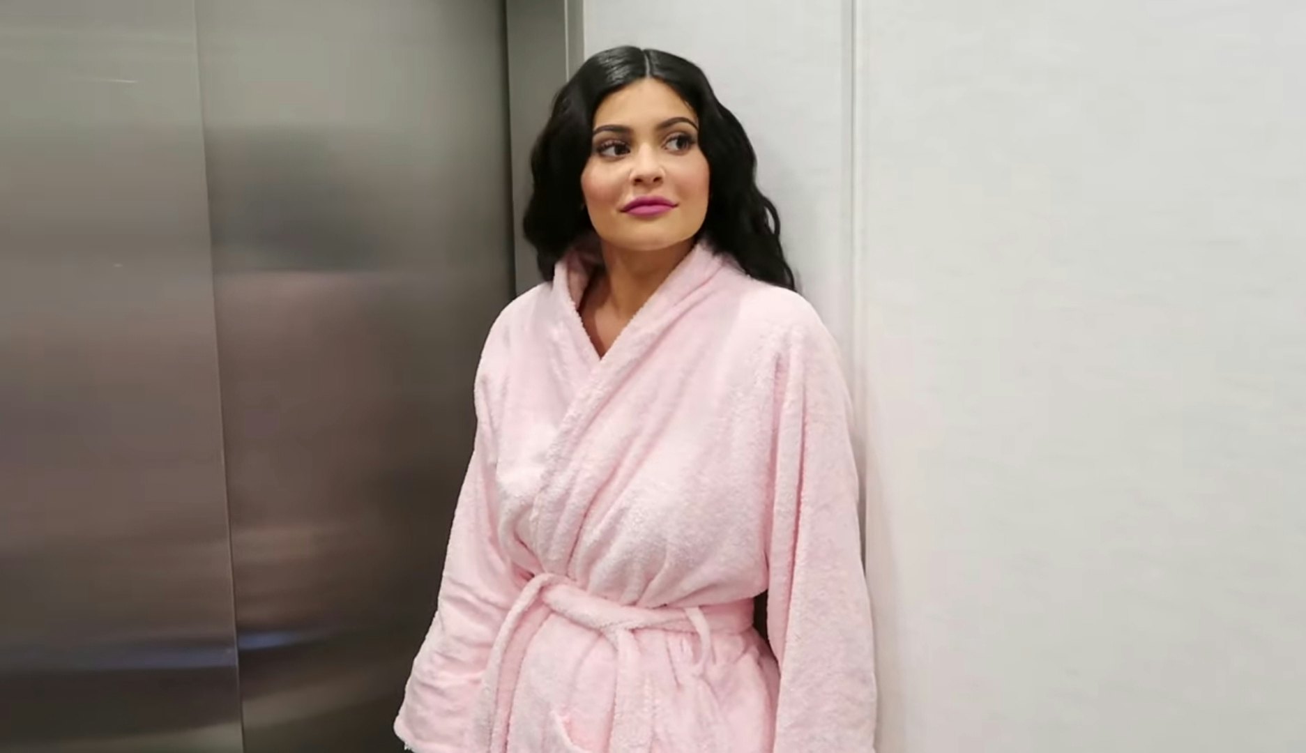 Inside a Whirlwind 24 Hours With Kylie Jenner  E Online
