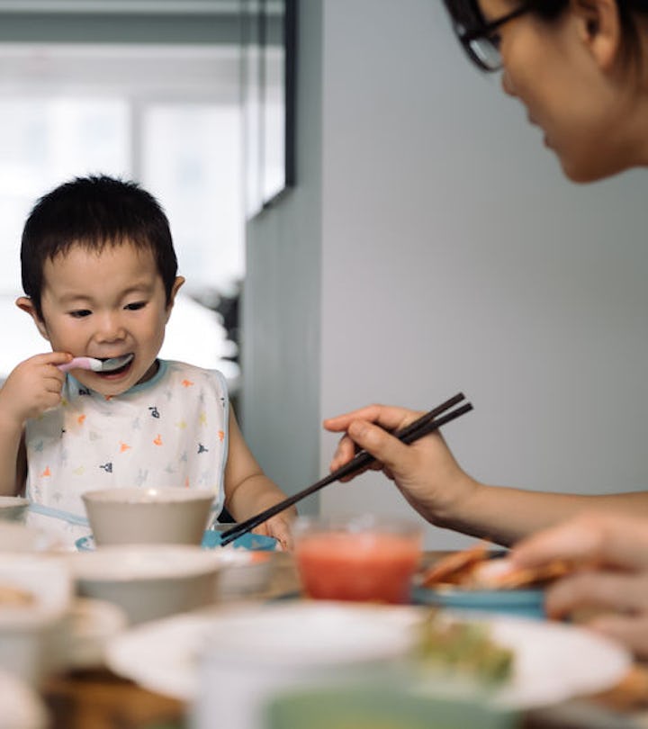 can toddlers eat shrimp ? Toddler eating at the table 