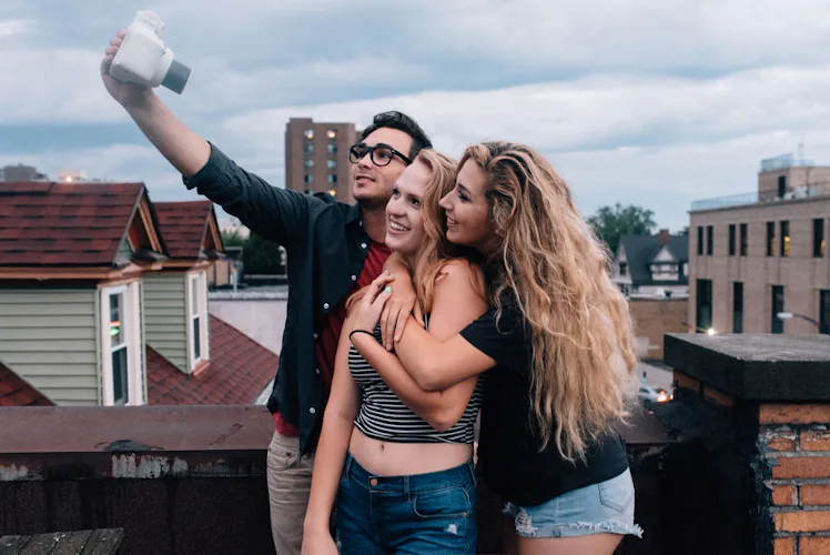 22 Tweets About Third Wheeling That Are So Real, It Hurts