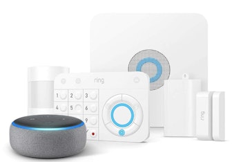 Ring Alarm 5 Piece Kit + Echo Dot (3rd Gen)