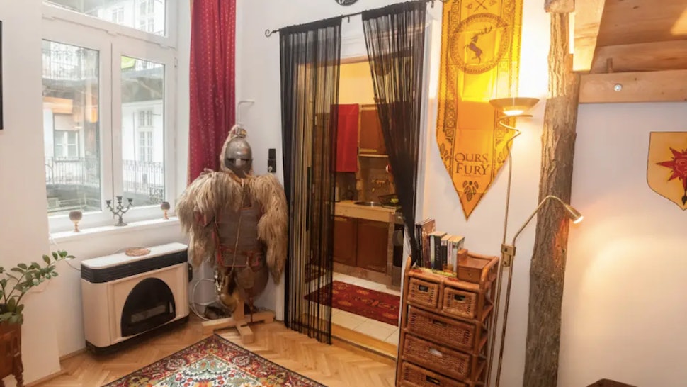 This ‘Game Of Thrones’Themed Airbnb Is Only 43 A Night & Includes A