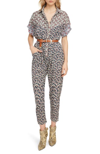 Jessica Alba s Travel Style Includes The Most Unlikely Style Duo