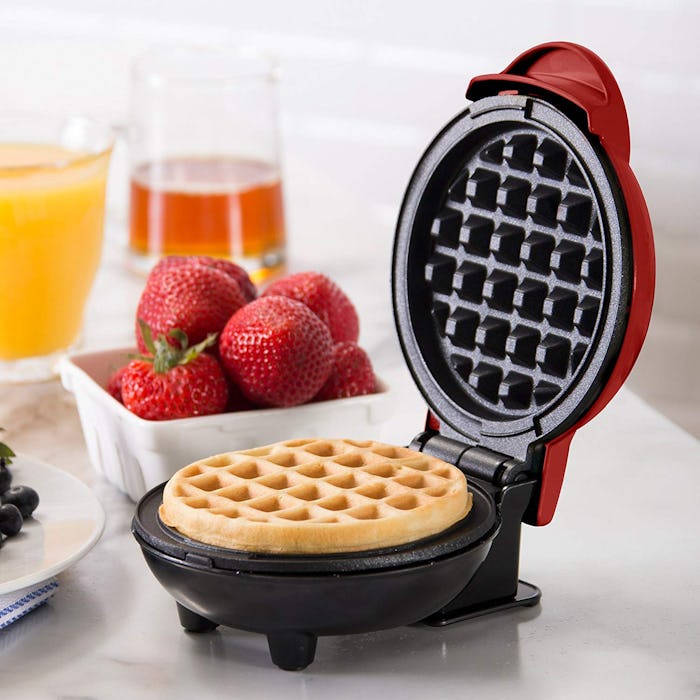 Dash Mini Maker: The Mini Waffle Making Machine 