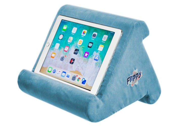 Flippy Pillow Stand