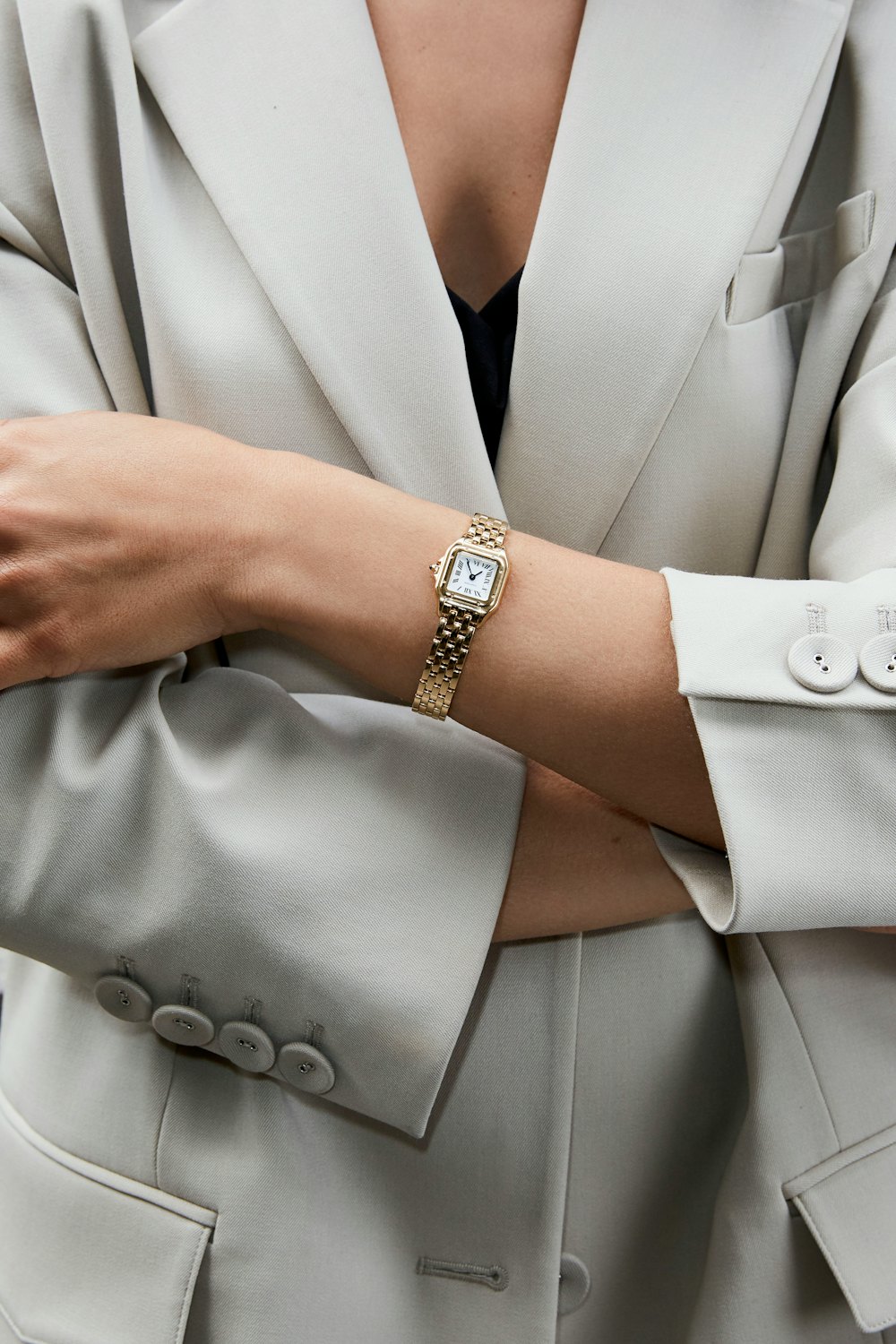 Right Hand Women Our Tzr Experts Prove The Panthere De Cartier Watch Is A Sophisticated Essential From Nyc To La