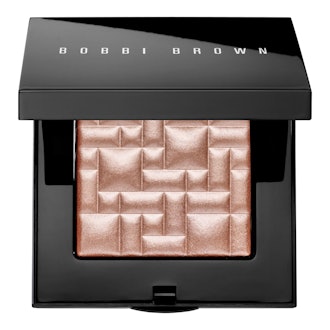 Highlighting Powder in Afternoon Glow