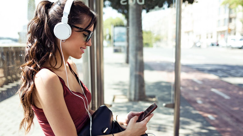 5 Signs The Person You Re Texting Likes You According To A Dating