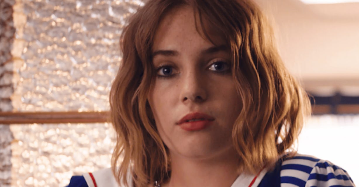 How Robin Coming Out In Stranger Things 3 Upends The Jock Geek Rom how-robin-coming-out-in-stranger-things-3-upends-the-jock-geek-rom