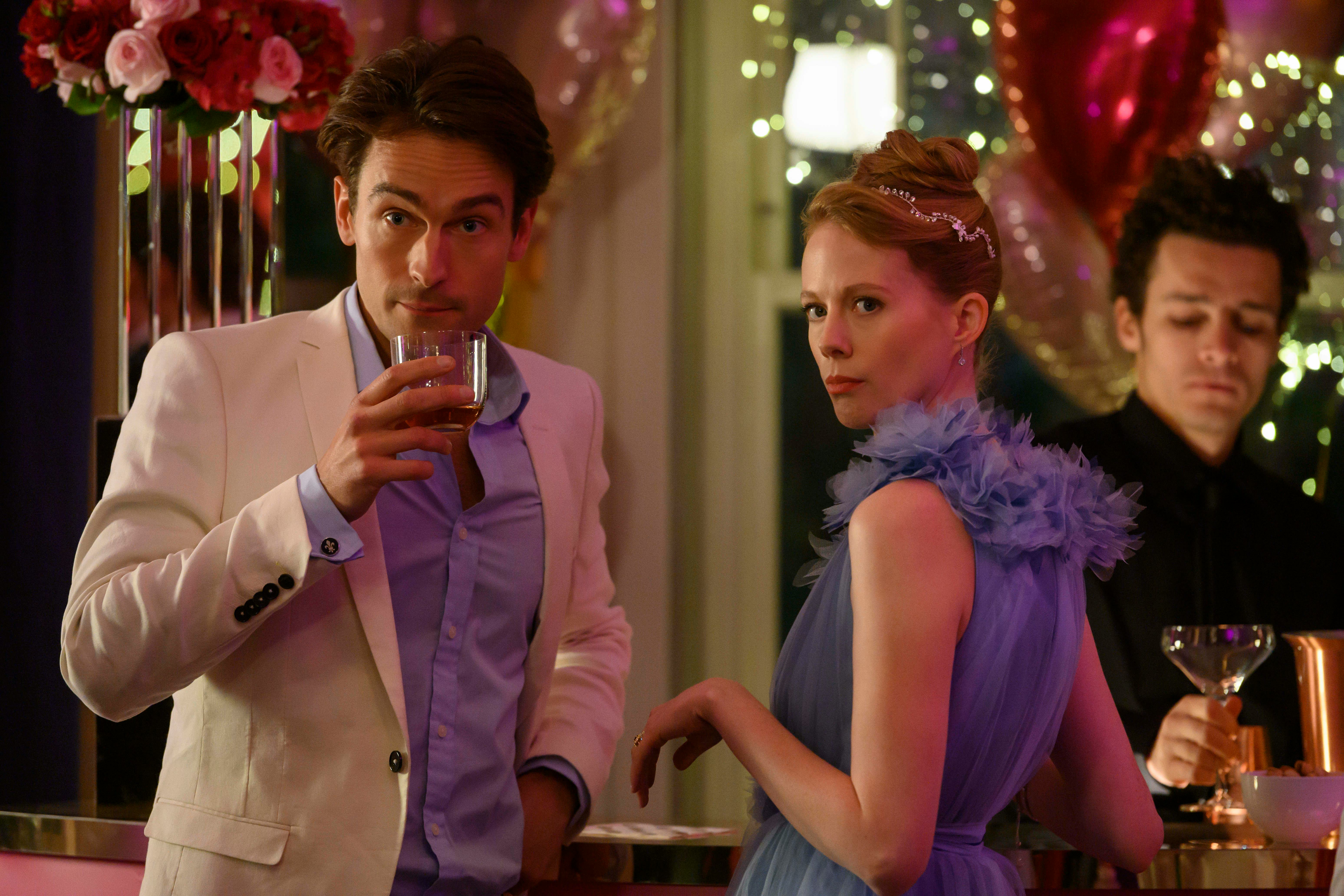 The Four Weddings And A Funeral Tv Show Vs Movie Shows There Are Some Easter Eggs For O G Fans