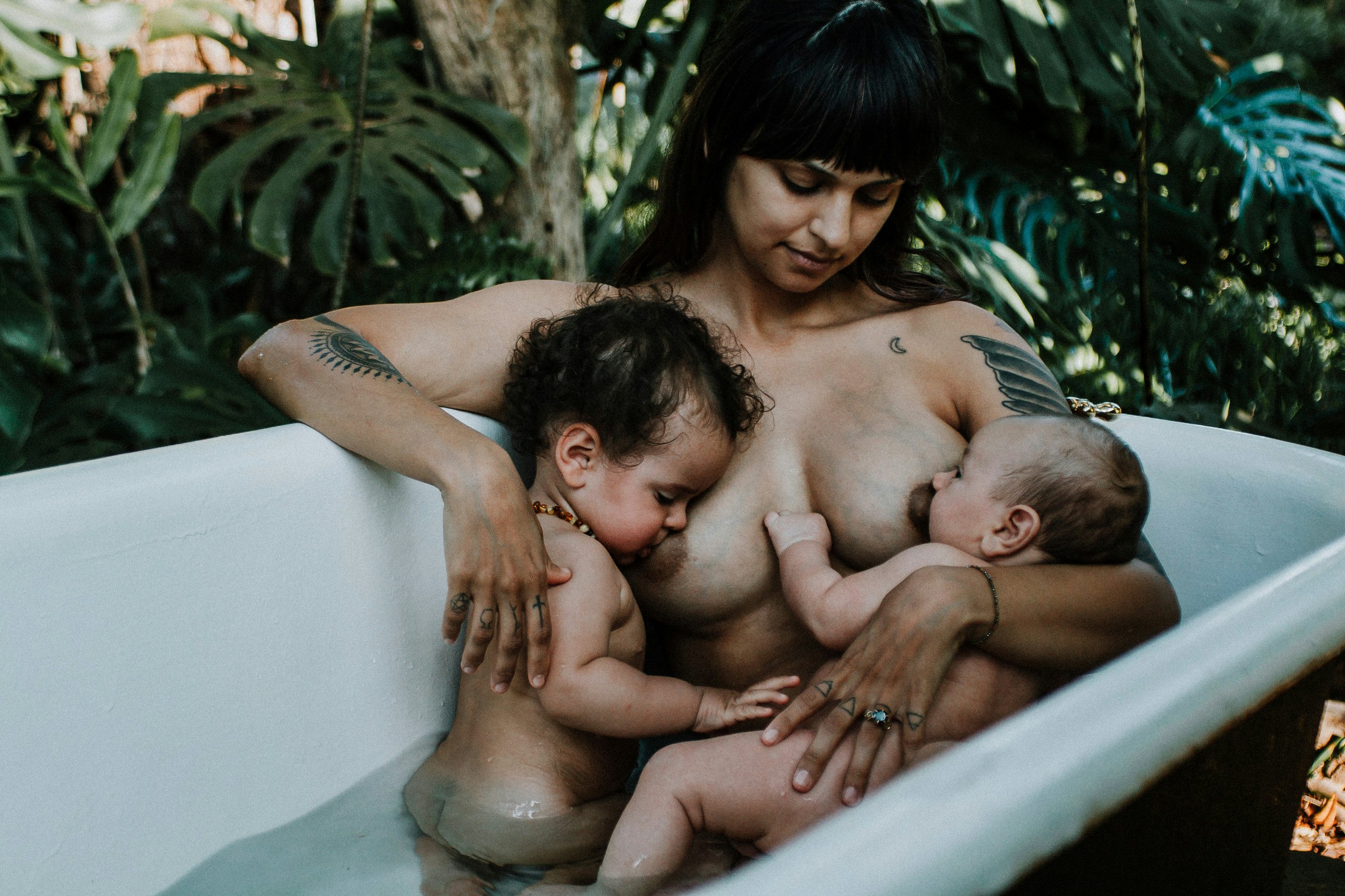 12 Tandem Breastfeeding Photos That Showcase Moms Who Really Are