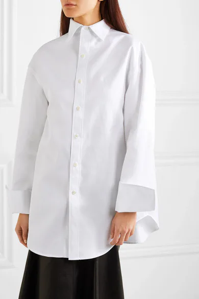 emily ratajkowski shirt dress Emily Ratajkowski convierte una camisa blanca en un vestido mini