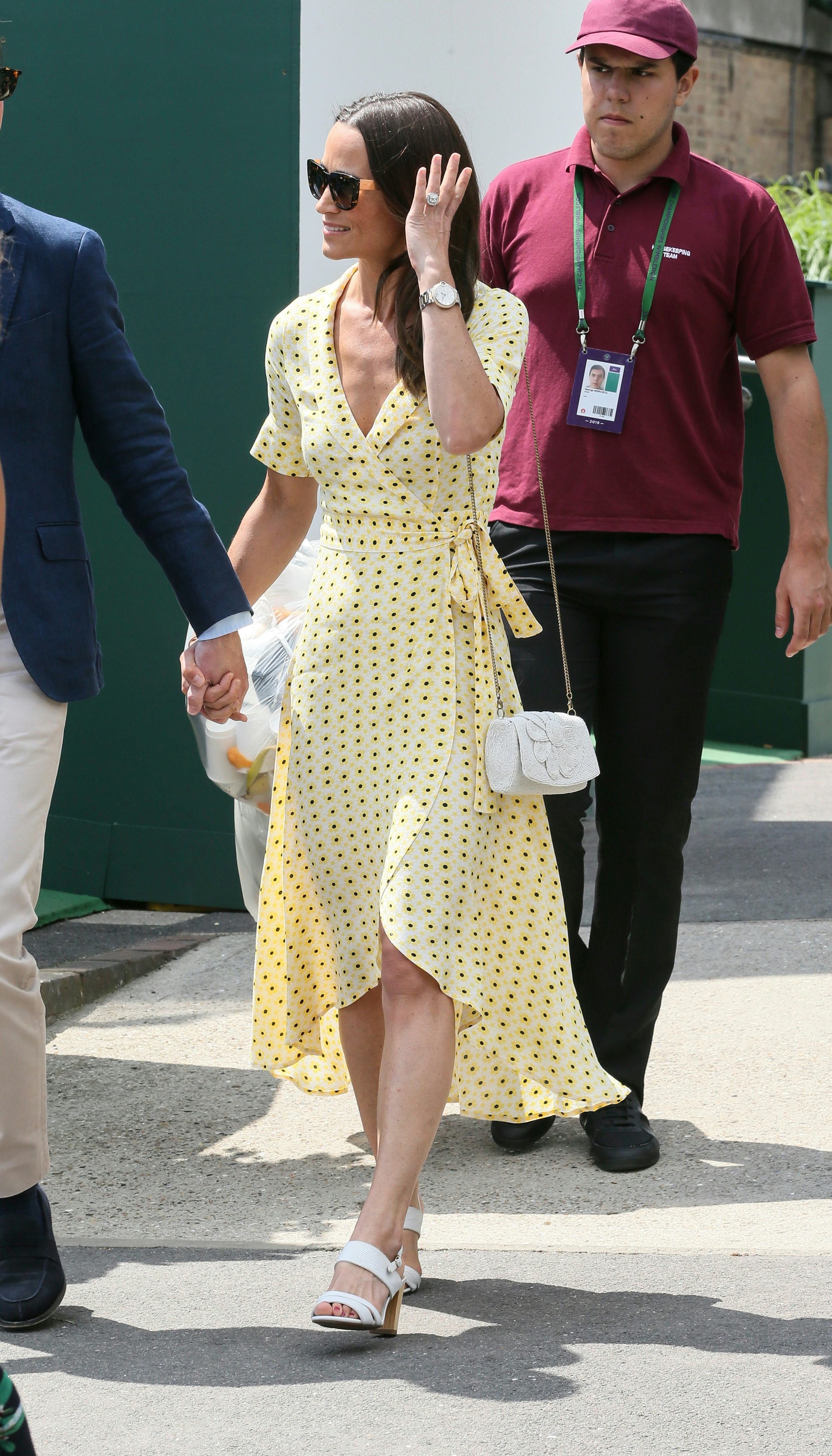 Pippa Middleton's Wardrobe Staples Are The Key To Chic \u0026 Easy Dressing, image size:2463x4311