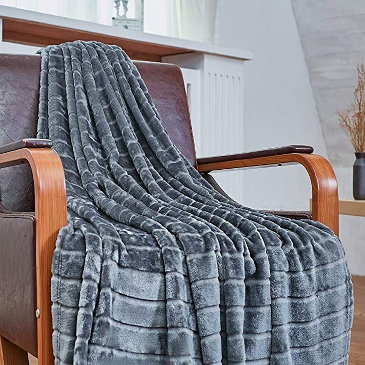 Bertte Ultra Velvet Plush Super Soft Decorative Stripe Throw Blanket
