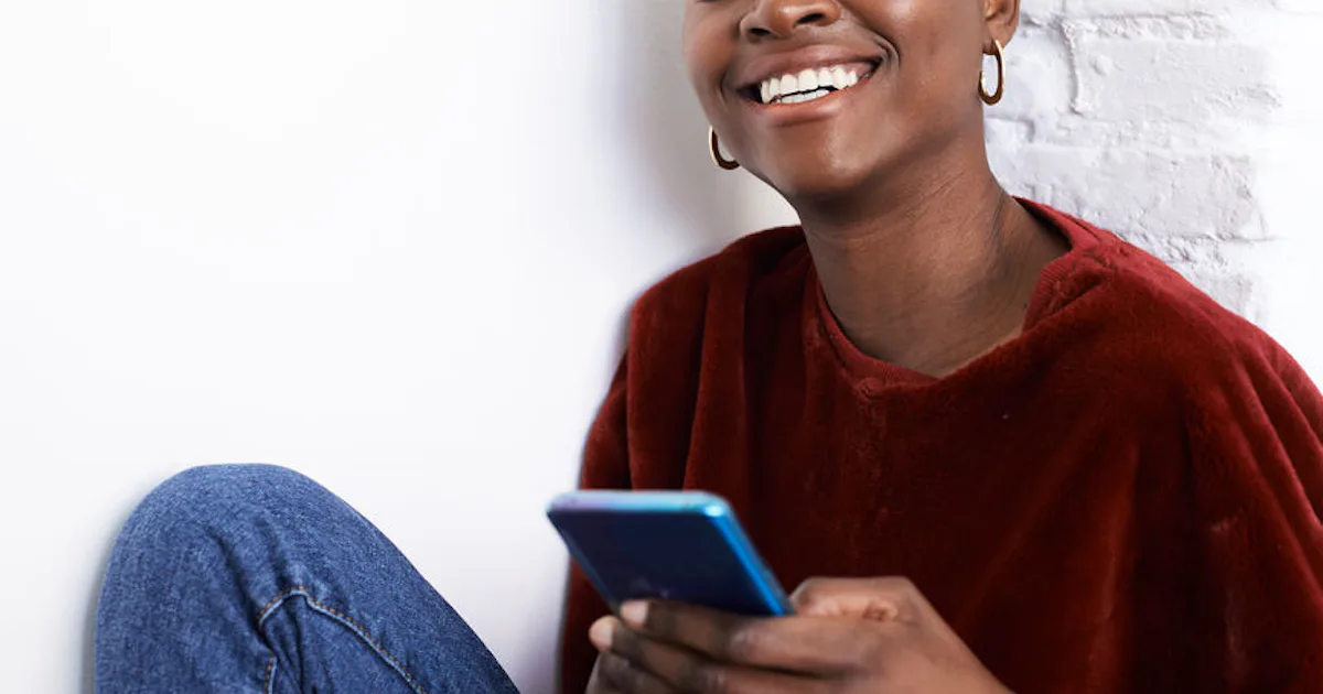 8 Texting Signals That Mean They're Falling In Love