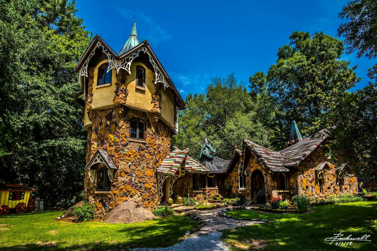 5 Castle Rentals On Airbnb That’ll Give You A Taste Of Royalty