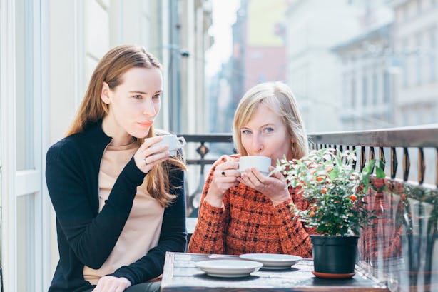 Setting Boundaries With Your Mom May Be Necessary If You Notice These 9 ...