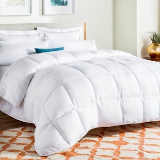 LinenSpa Down Down Alternative All-Season Quilted Comforter