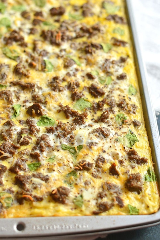 image of gluten-free sheet pan recipe, breakfast pizza with sausage and cheese, plus a potato crust