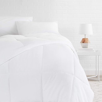 AmazonBasics Down Alternative Bed Comforter
