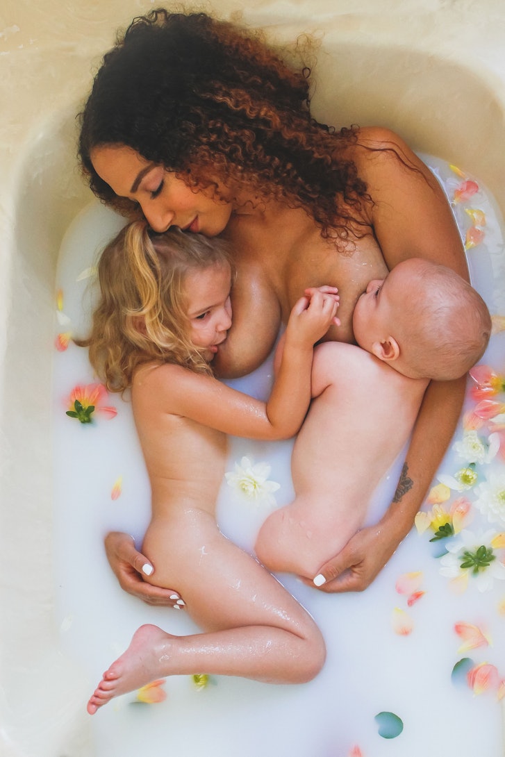 голые мамочки при детях фото 106