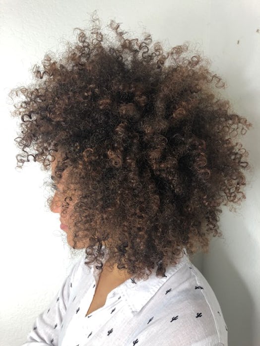Chestnut brown curly hairstyle