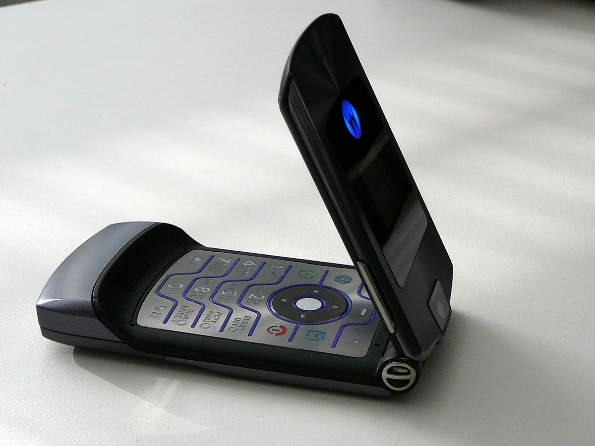 8 Iconic Cell Phone Designs From the Early 2000s