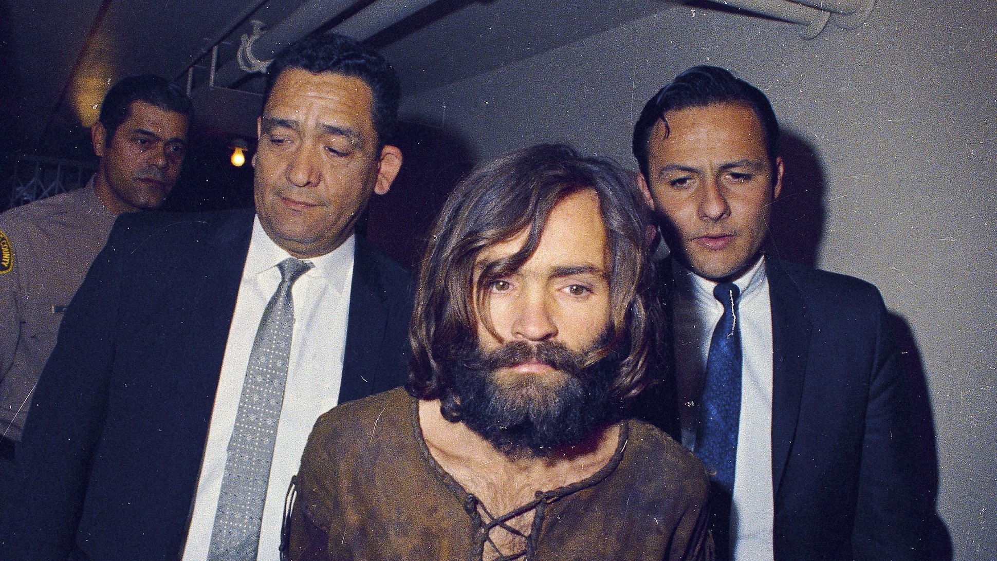 7 Best TV Shows & Films About Cults On Netflix UK That'll Leave You Reeling