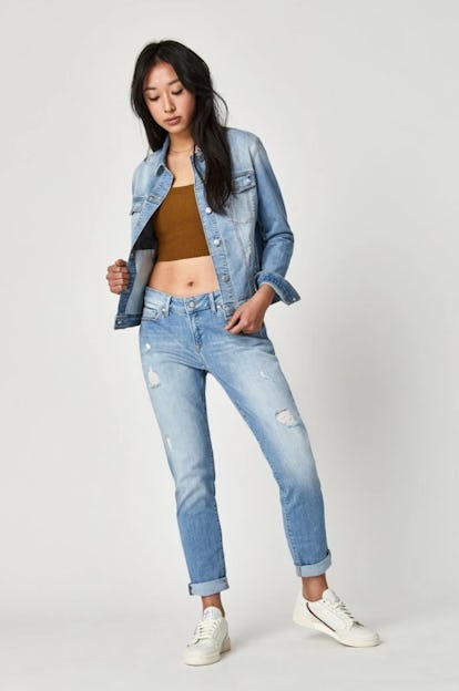 This Iconic 90s Jeans Brand Says This Major Denim Trend Is Back