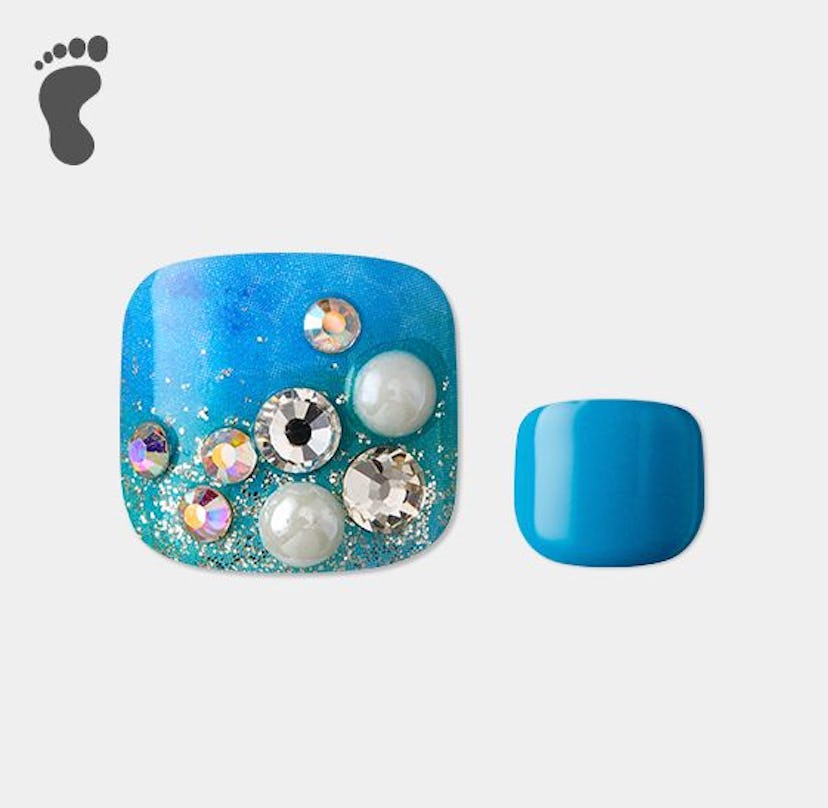 imPRESS' press-on nails in blue with rhinestones for a pedicure 
