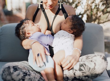 mom tandem breastfeeding twins