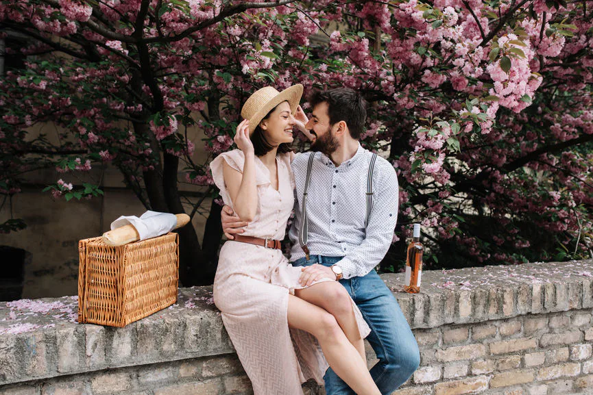7 Tips For Feeling Comfortable On A First Date, So You Can Relax & Be ...