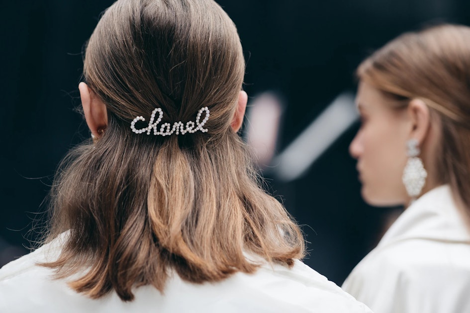 at straffe lufthavn bid Chanel's Fall/Winter 2019 Hair Accessories Are Now Available To Shop (&  You'll Want Them All)