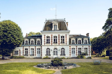 This Airbnb castle in France will make you feel like you're in Bridgerton.'