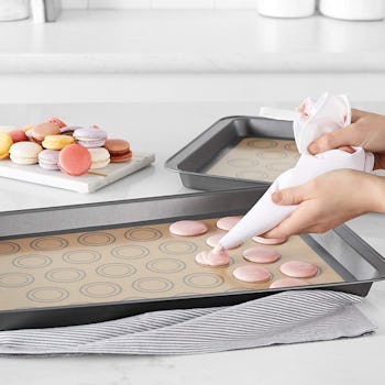 AmazonBasics Silicone Macaron Baking Mat (2-Pack)