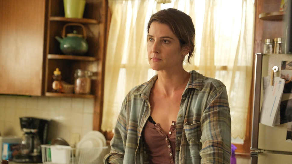 Cobie Smulders Stumptown Character Dex Parios Has A Lot On Her