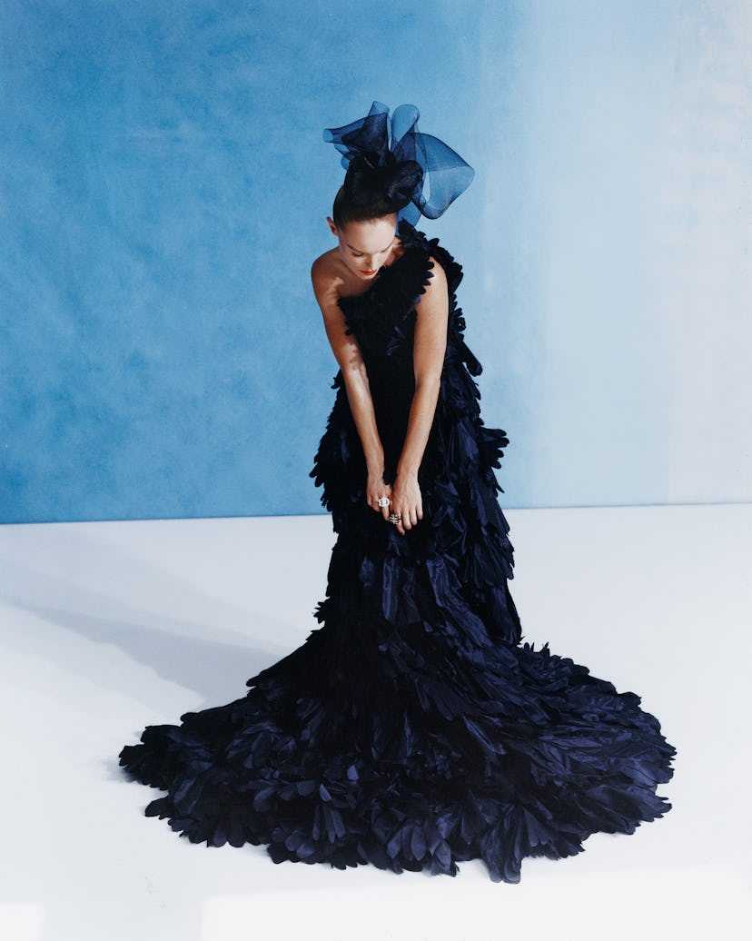 Kate Bosworth poses in the Oscar de la Renta dark blue gown and a matching headpiece.