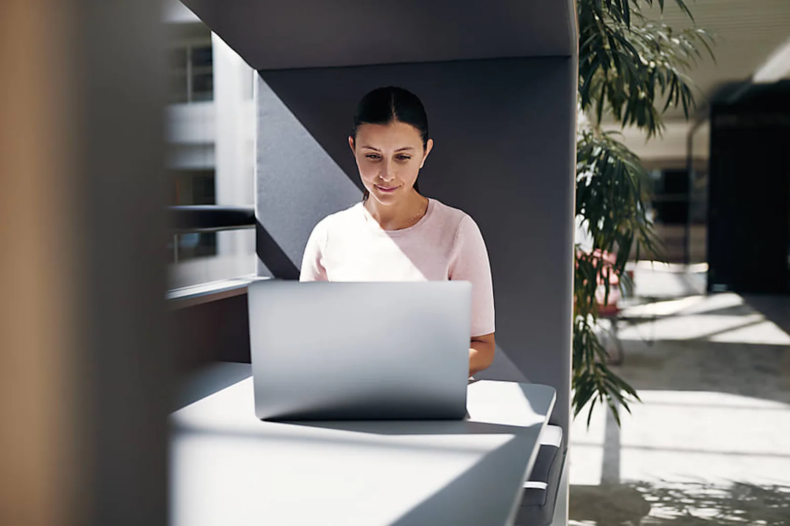 7 Tips For Staying Focused At Work & Being More Productive